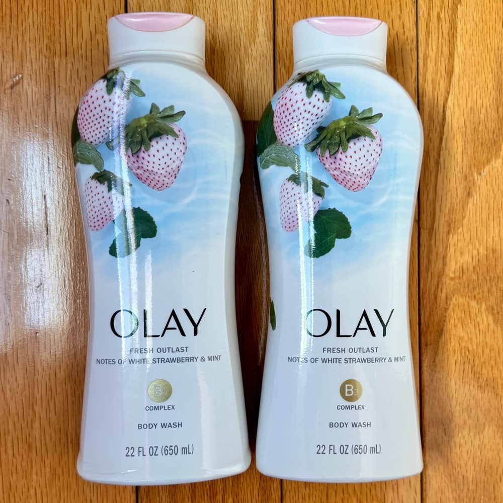 NWT Set of 2 Olay Fresh Outlast Notes Of White Strawberry & Mint Body Wash